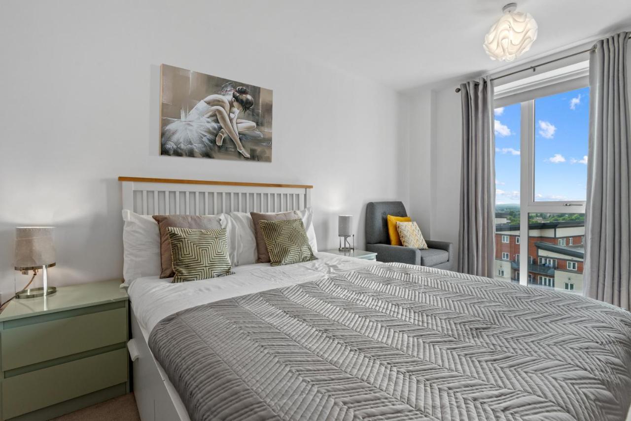 Penthouse Flat In Slough Center Apartamento Exterior foto